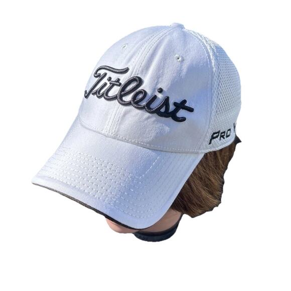 Titleist Flex Hat Fitted Footjoy Pro V1 Golf White Black Adult M/L FJ Logo - Picture 1 of 7